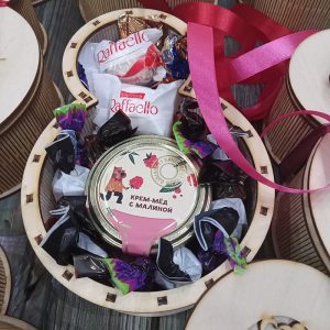 Коробка подарункова. 8 Березня